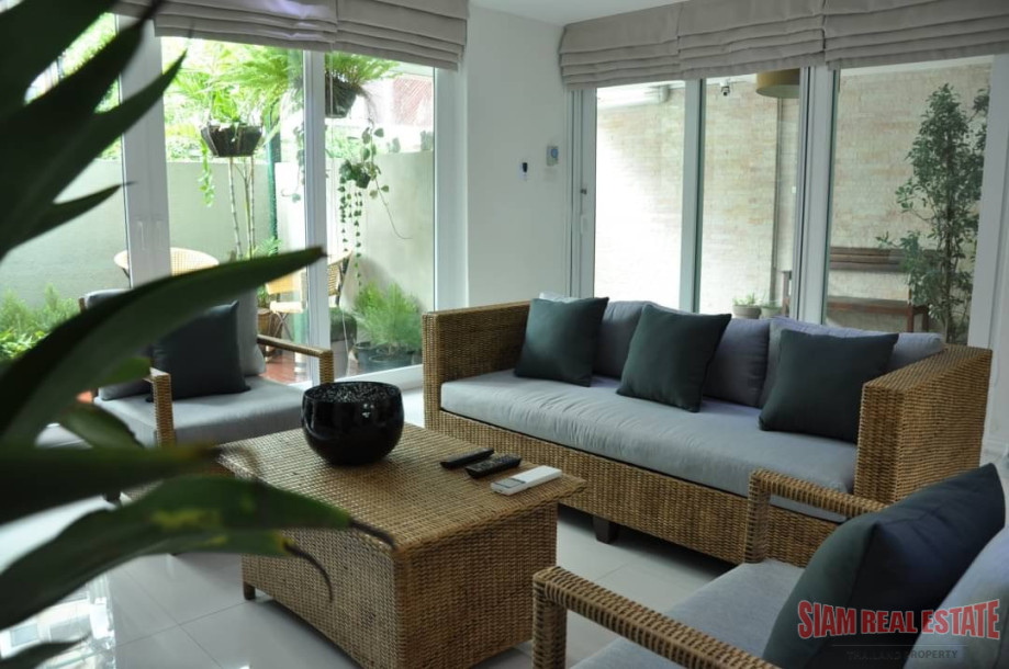 Townhouse in Ekkamai | 180 sqm. and 3 bedrooms, 2 bathrooms-2