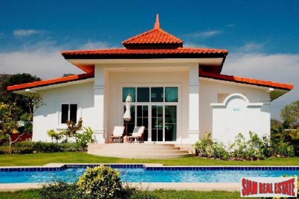 Luxurious Villas with 5 Star Facilities on a Golf Course Development-12