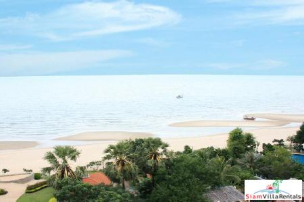 3 bedrooms condominium only few steps from the beach for rent-3