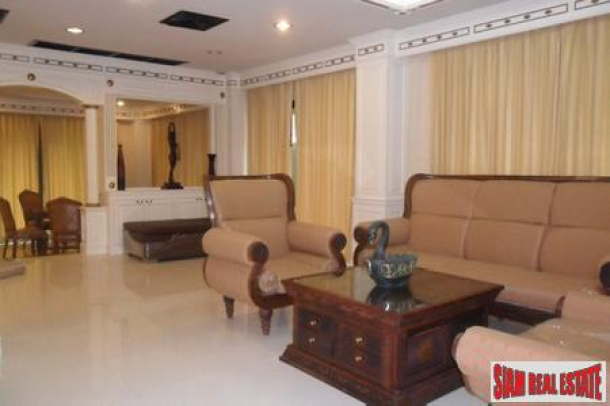 Spacious homes with private swimming pool in good residential area-9