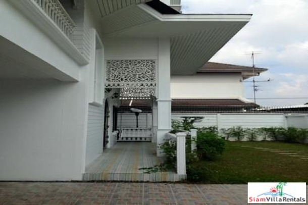 Fantasia Villa 3 | Large Four Bedroom Home Near BTS Bearing and Airport-2