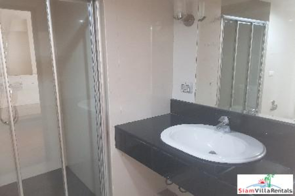 Baan Sukhumvit 14 | Convenient and Spacious Two Bedroom Condo for Rent in Lumphini-12