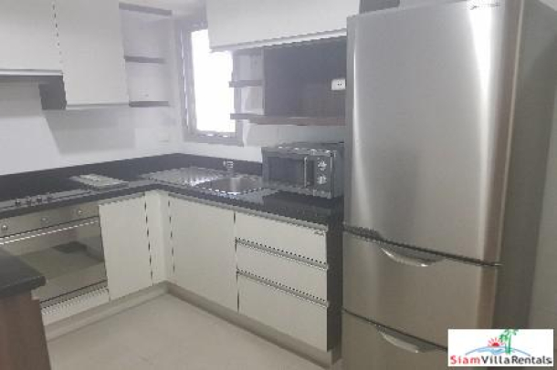 Baan Sukhumvit 14 | Convenient and Spacious Two Bedroom Condo for Rent in Lumphini-16