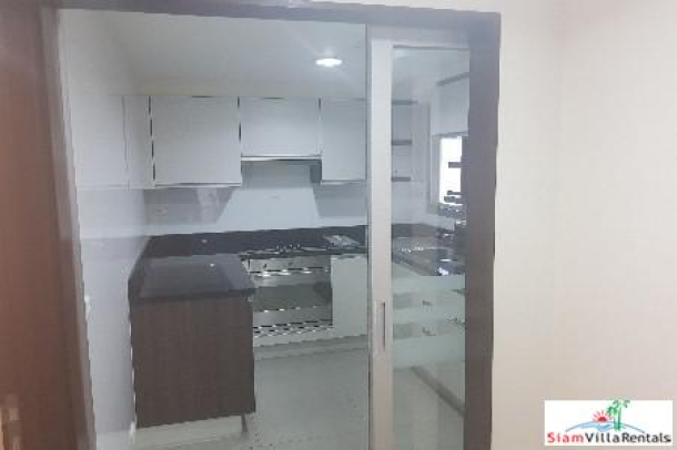 Baan Sukhumvit 14 | Convenient and Spacious Two Bedroom Condo for Rent in Lumphini-17