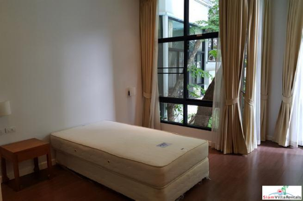Veranda Ville Sukhumvit 38 | Private Four Bedroom Pet Friendly Duplex with Tropical Pool Views in Thong lor-16