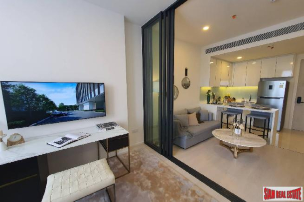 New Luxury High-Rise Newly Completed Next to BTS at Ratchayothin, Chatuchak - 2 Bed Corner Units-13