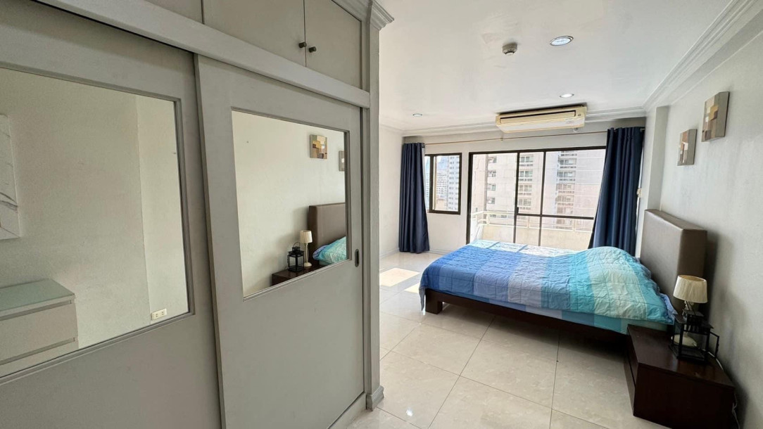 Saranjai Mansion | Large One Bedroom with Balcony and Pool View for Rent on Sukhumvit 6-13