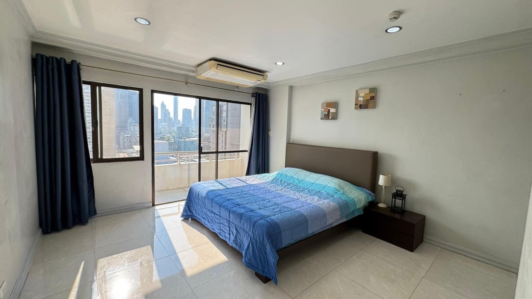 Saranjai Mansion | Large One Bedroom with Balcony and Pool View for Rent on Sukhumvit 6-11