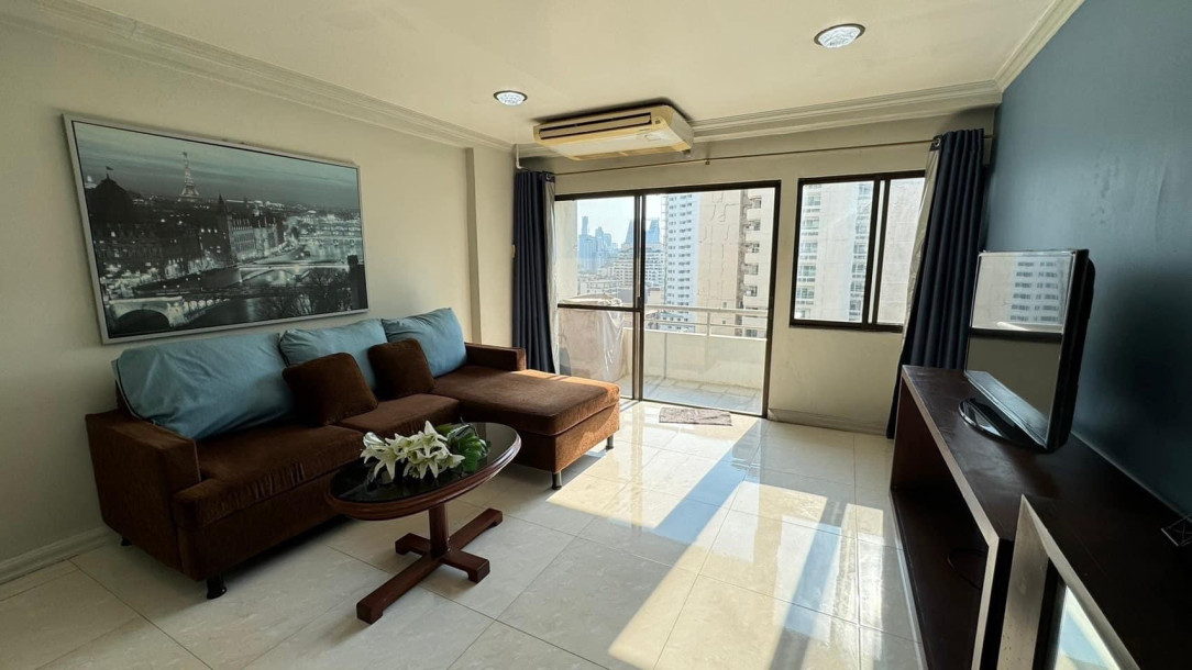 Saranjai Mansion | Large One Bedroom with Balcony and Pool View for Rent on Sukhumvit 6-6