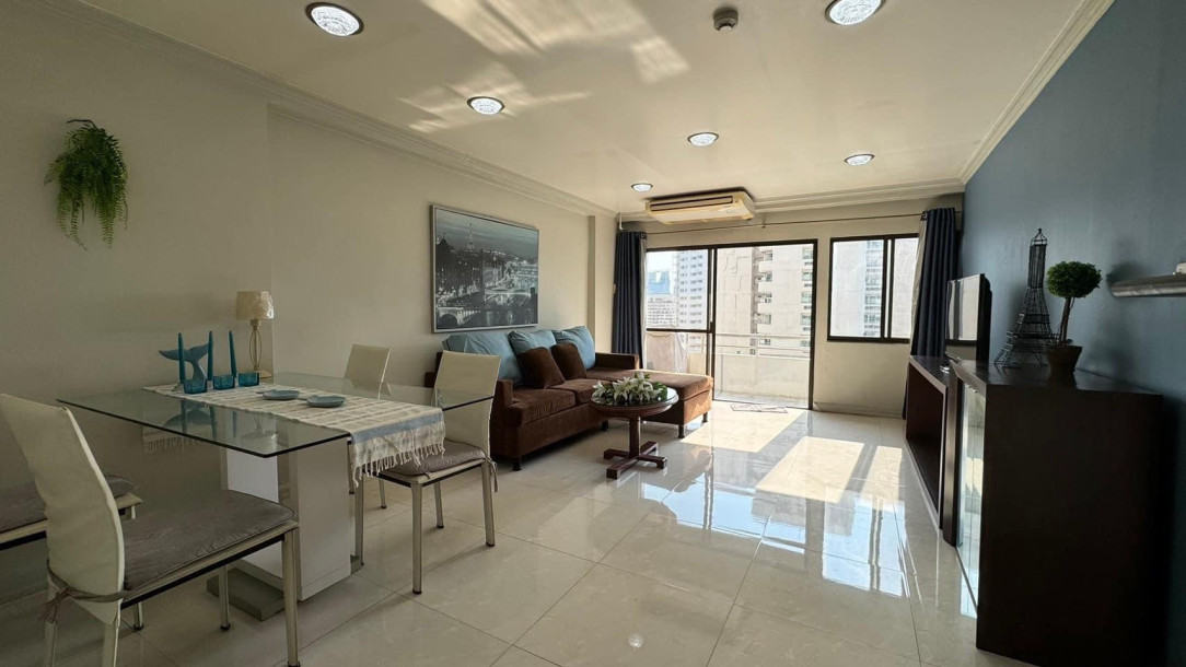 Saranjai Mansion | Large One Bedroom with Balcony and Pool View for Rent on Sukhumvit 6-5